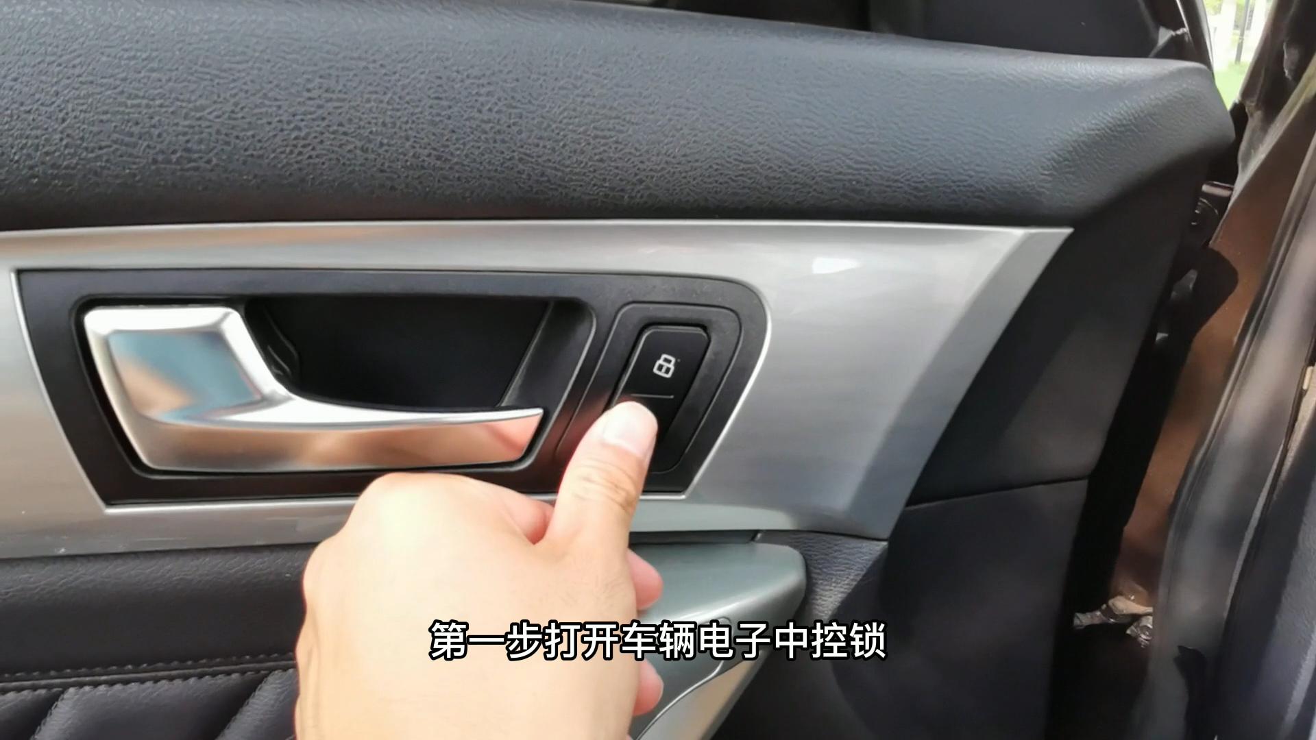 汽车落水后急救的正确方法,车辆落水后的4个自救逃生步骤