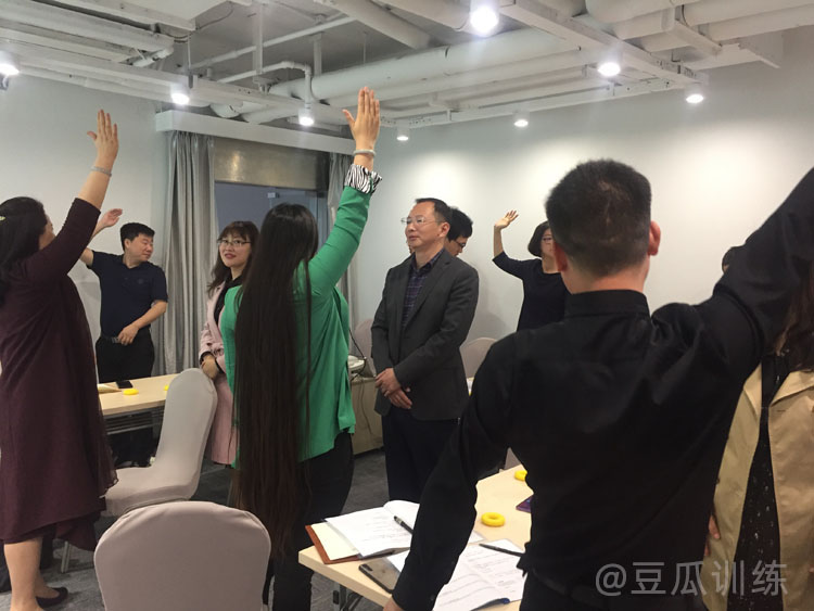 不愿意与人沟通交流怎么办,怎样提高与人交流的能力