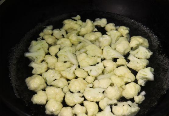 花菜怎么洗才干净？学会这一招，直接让灰尘和虫卵全部跑光光