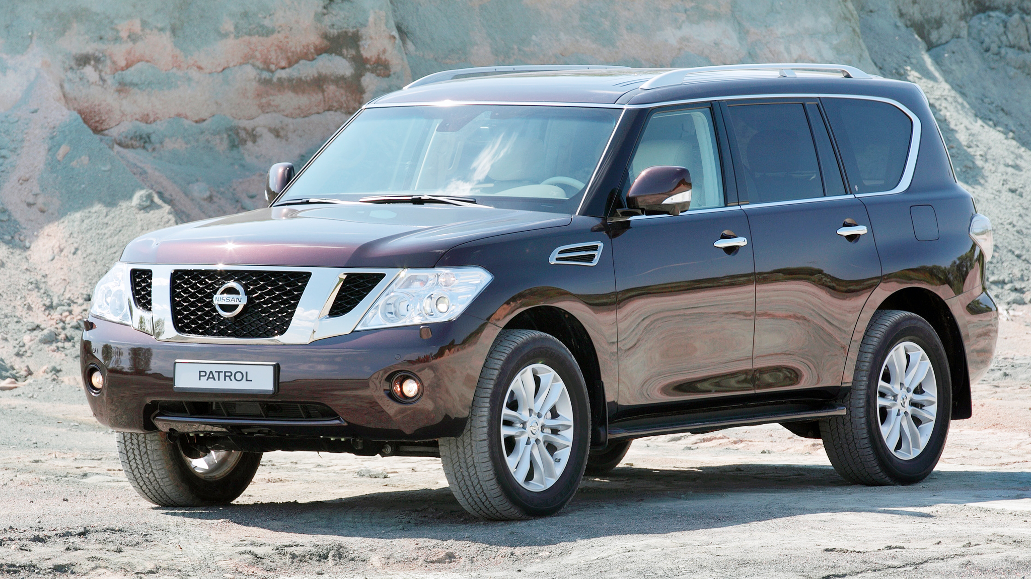 日产途乐vs丰田陆巡越野视频,日产途乐和丰田陆巡哪一款车更大