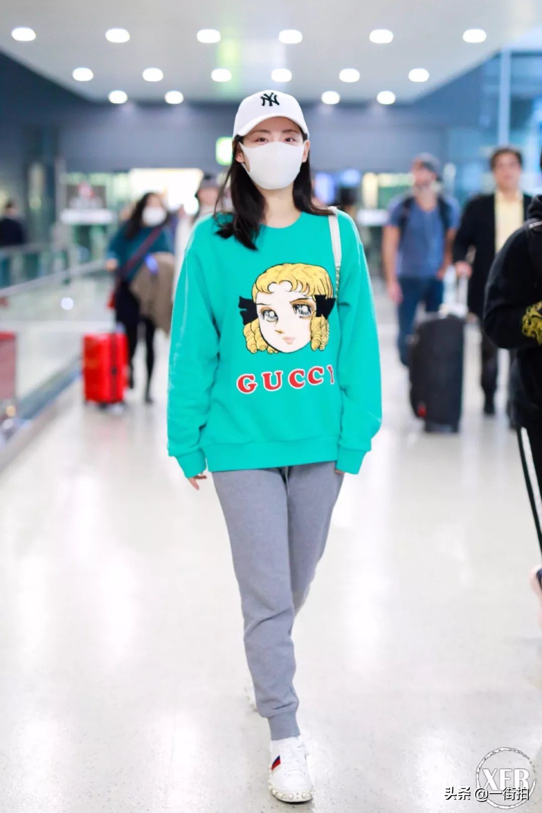 张嘉倪炫富视频完整版 (张嘉倪和老公的日常生活)