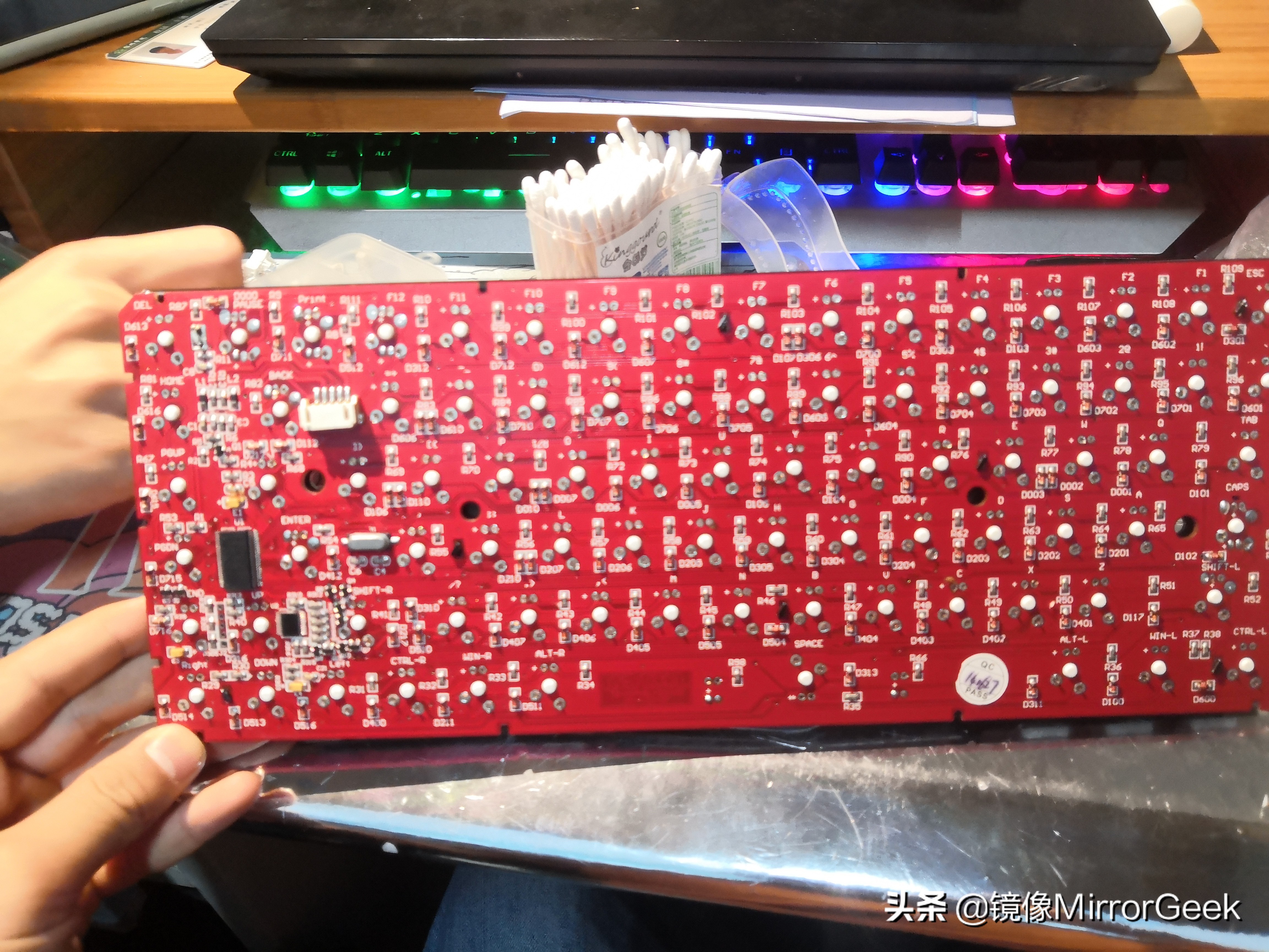 好用的机械键盘可自改,捡垃圾制作武器