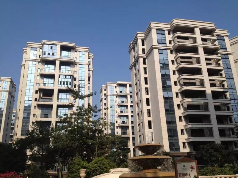 千万豪宅一天卖光,千万级的豪宅1元起拍