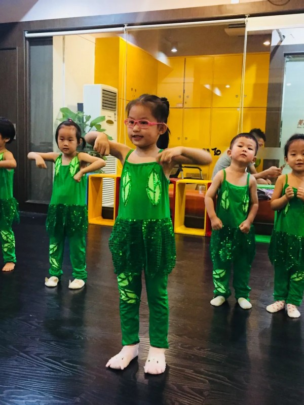 孩子先天性散光妈妈很自责的说说,孩子散光加远视最简单方法