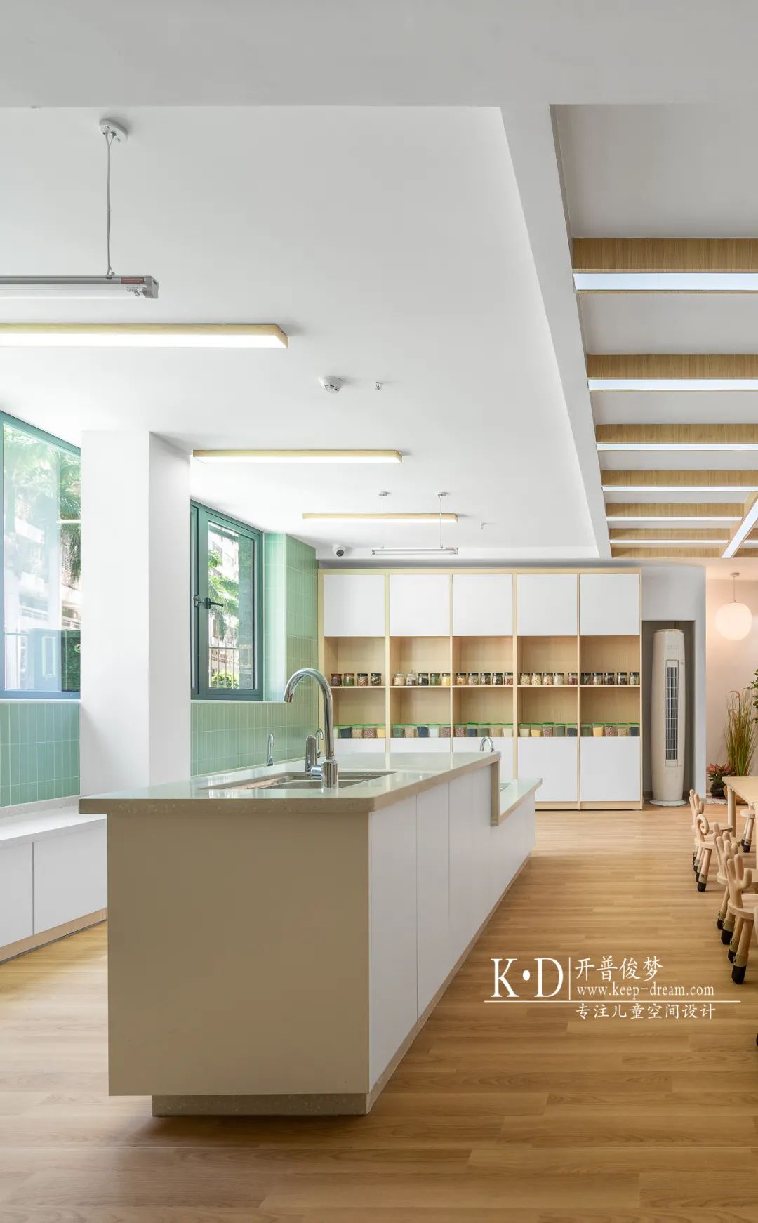 泉州金碧辉煌的幼儿园,泉州幼儿园空间设计效果图