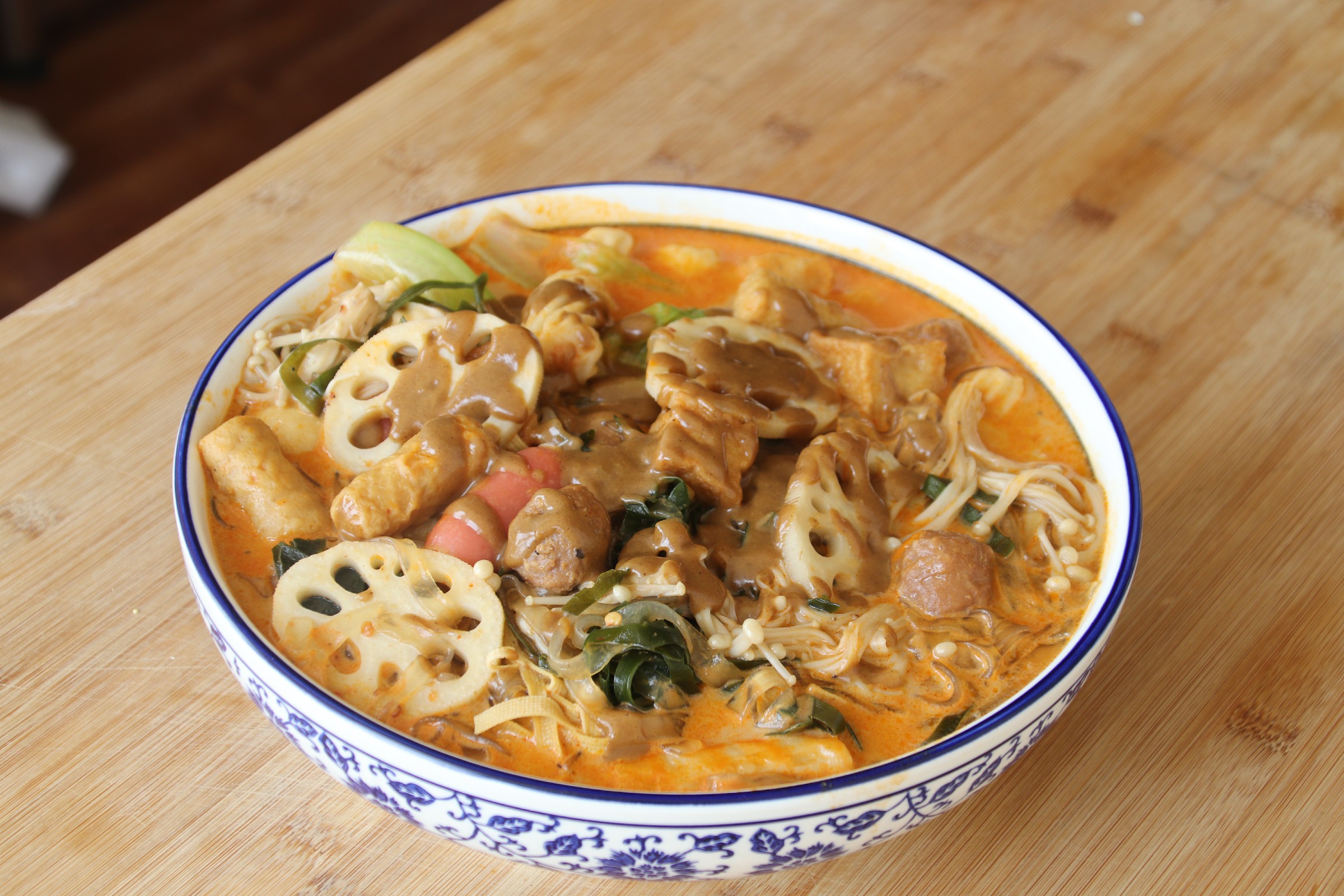 自选麻辣烫什么菜不压秤,吃麻辣烫挑菜视频