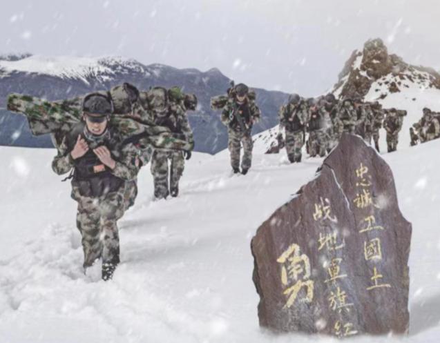 中国军人用血肉之躯肆虐洪水,00后解放军官兵抗震救灾