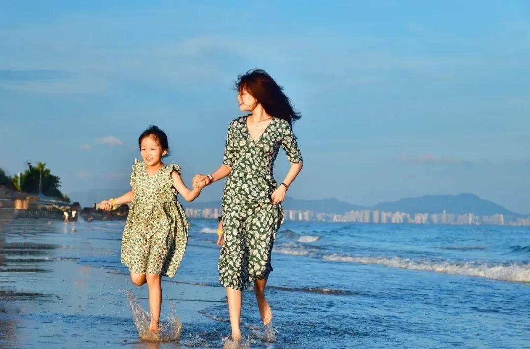 儿子想变女孩怎么开导呢,五岁儿子说想变女生怎么办啊