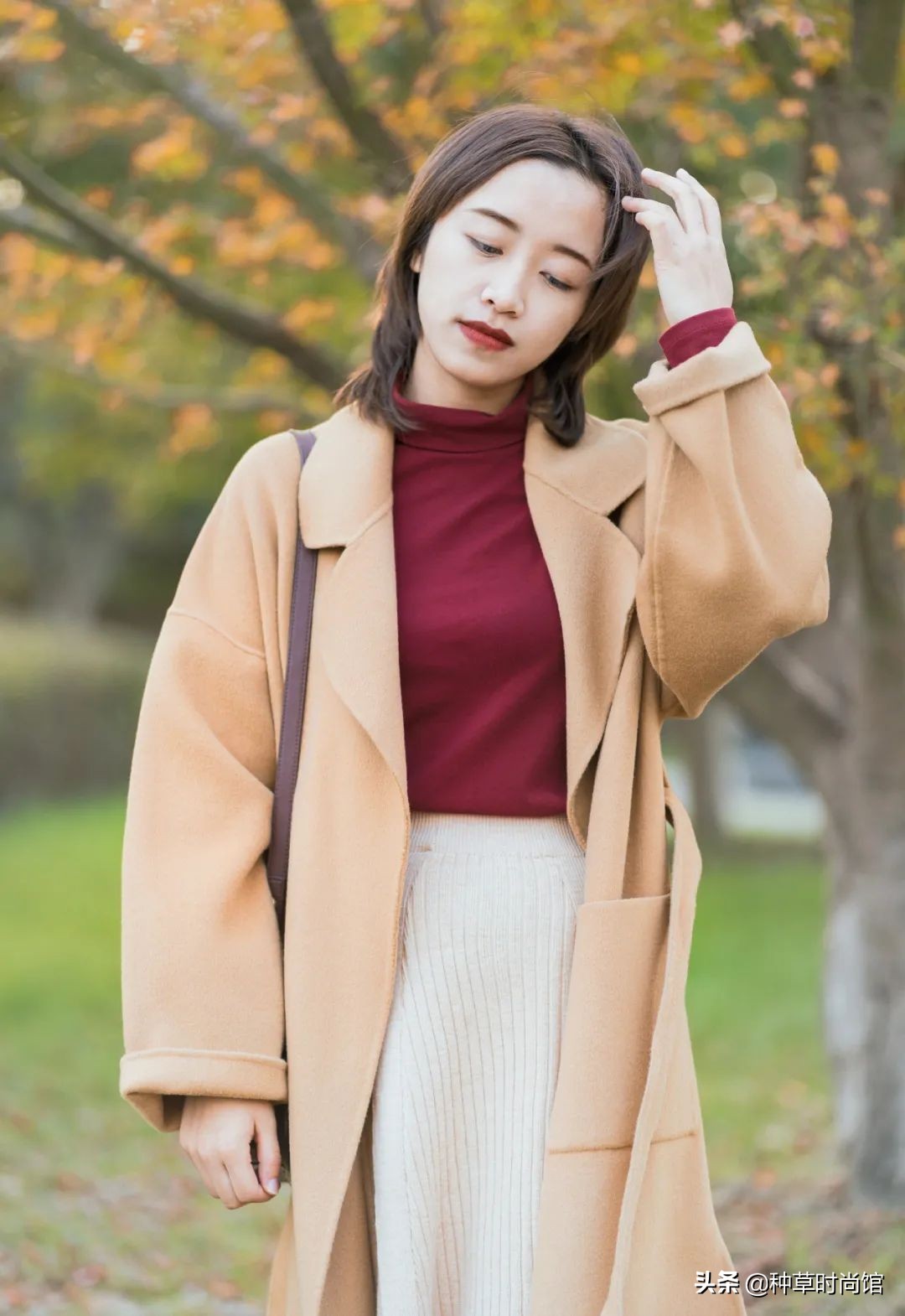 短款驼色和哪三个颜色最搭,今冬穿驼色这6种颜色美爆了