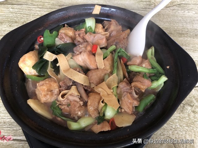 黄焖鸡为什么不流行了,曾经风靡全国的黄焖鸡米饭
