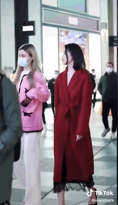 中国街拍让外国人震撼的视频,让外国人惊艳的穿着中国街拍