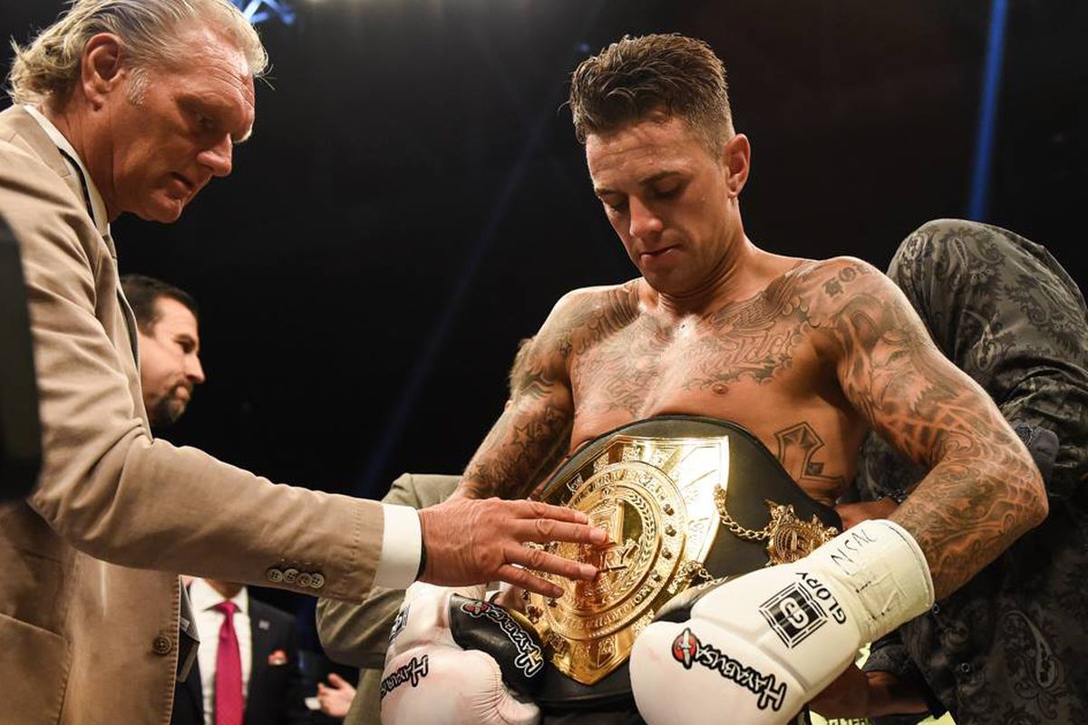 各路冠军金腰带一来就输！这个赛事有点诡异