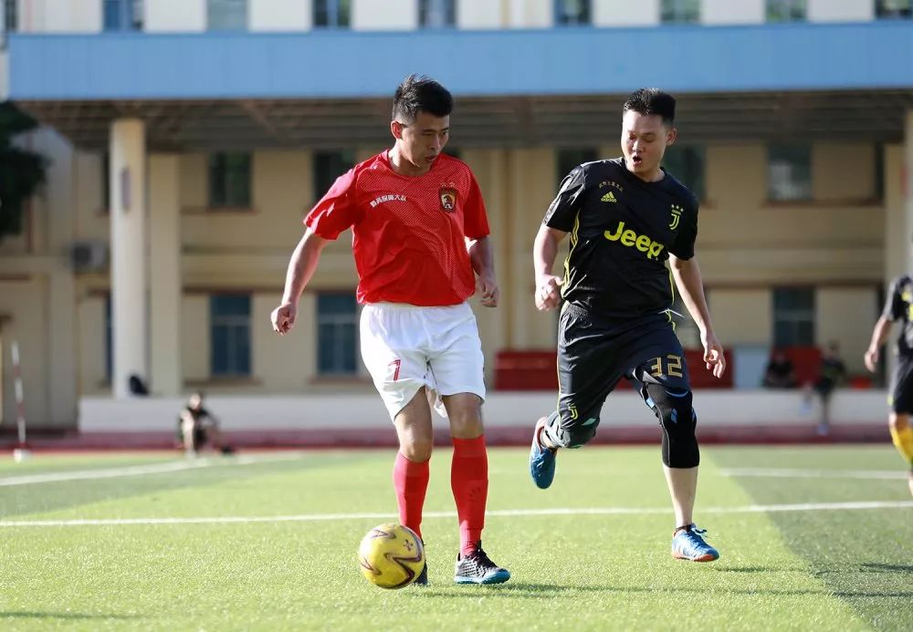 走一起去看nba,看场军营足球赛