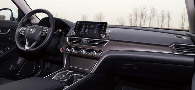 雅阁混动6万公里值得买吗,十代混动雅阁夏天油耗会不会下降