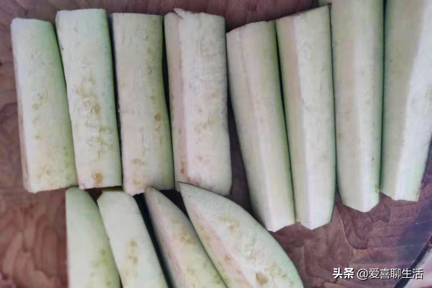 这两种食材一个脆爽一个软烂,一蒸一拌5分钟出锅,常吃对身体好