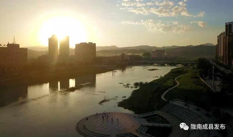 我叫成县，这是我2019年的自拍照~