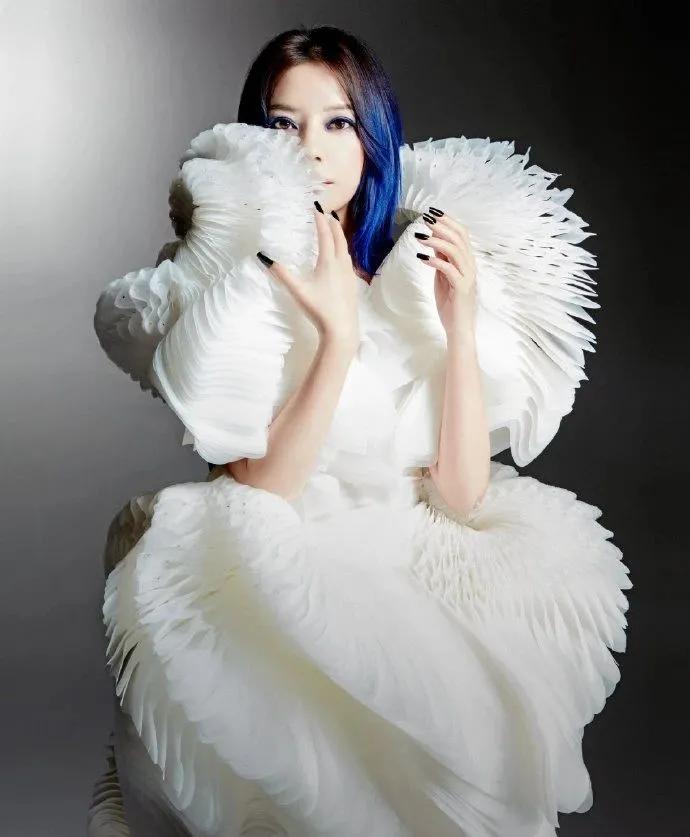 盛典集聚，明星身上百万级别的「高定礼服」，都有哪些“秘密”？