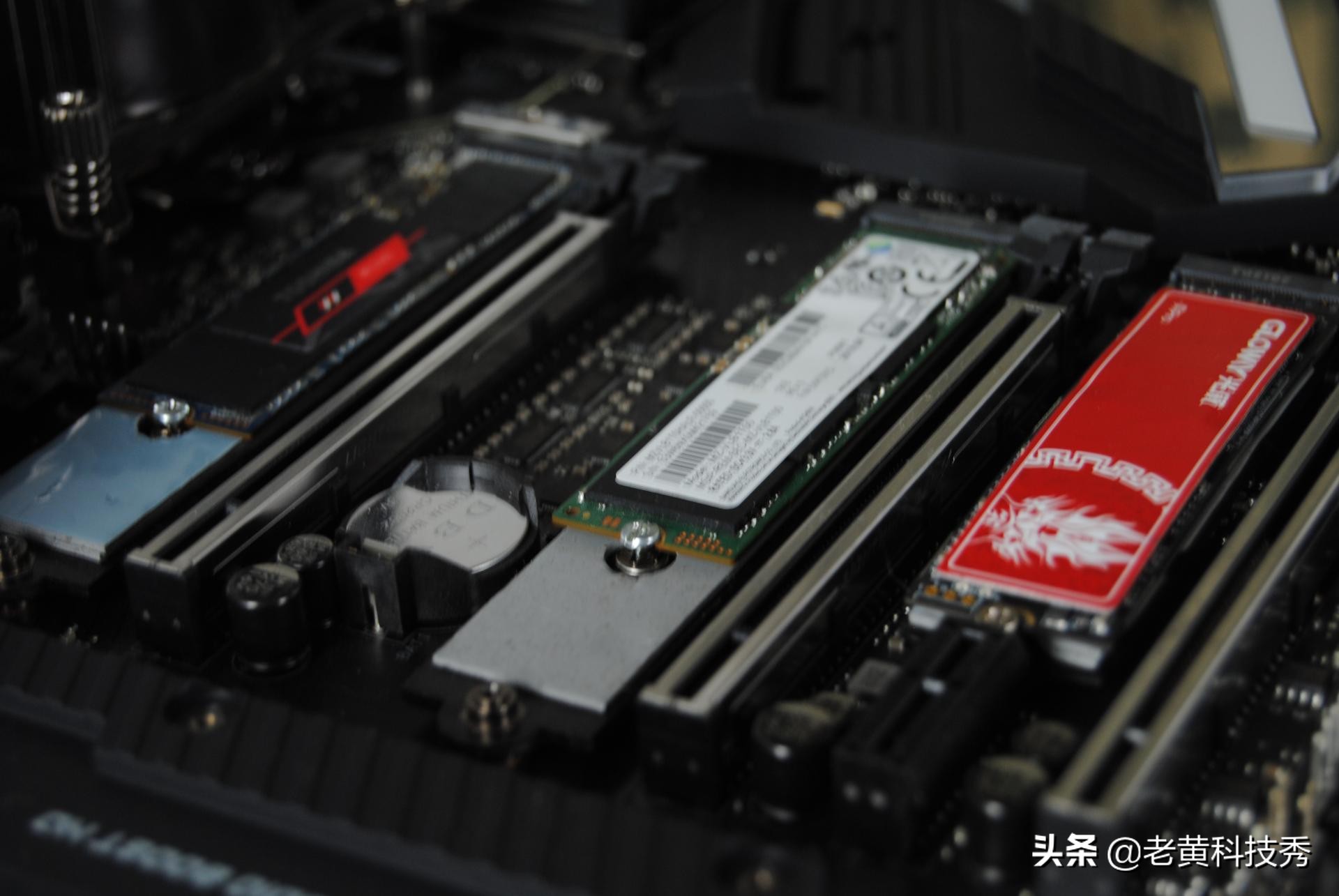 微星z490-s01怎么插固态,微星z490gamingcarbon各插口解读