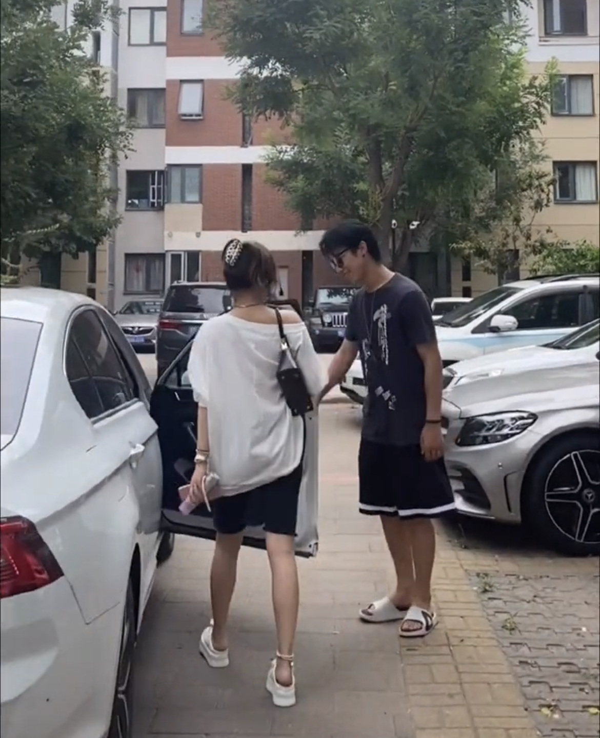 网红猫猫子直播自杀的原因揪心！因网友怂恿才逞强喝下农药