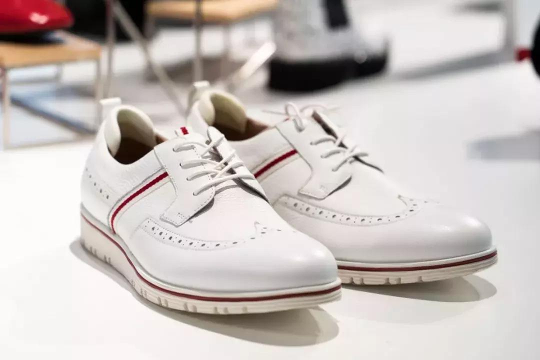 莱尔斯丹lesaunda包包官方旗舰店,莱尔斯丹包包档次怎样