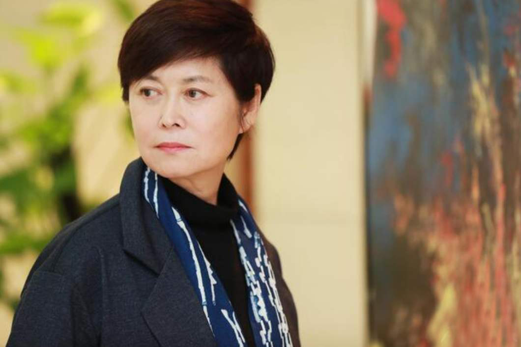 敬一丹64岁生日当天，母亲离世，泪水中的生命轮回