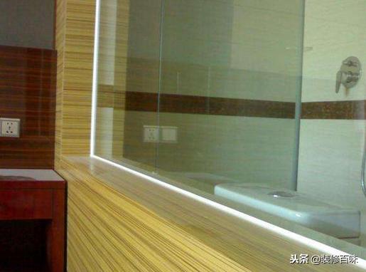 白色的玻璃胶发霉什么原因,家里的玻璃胶发霉怎么办