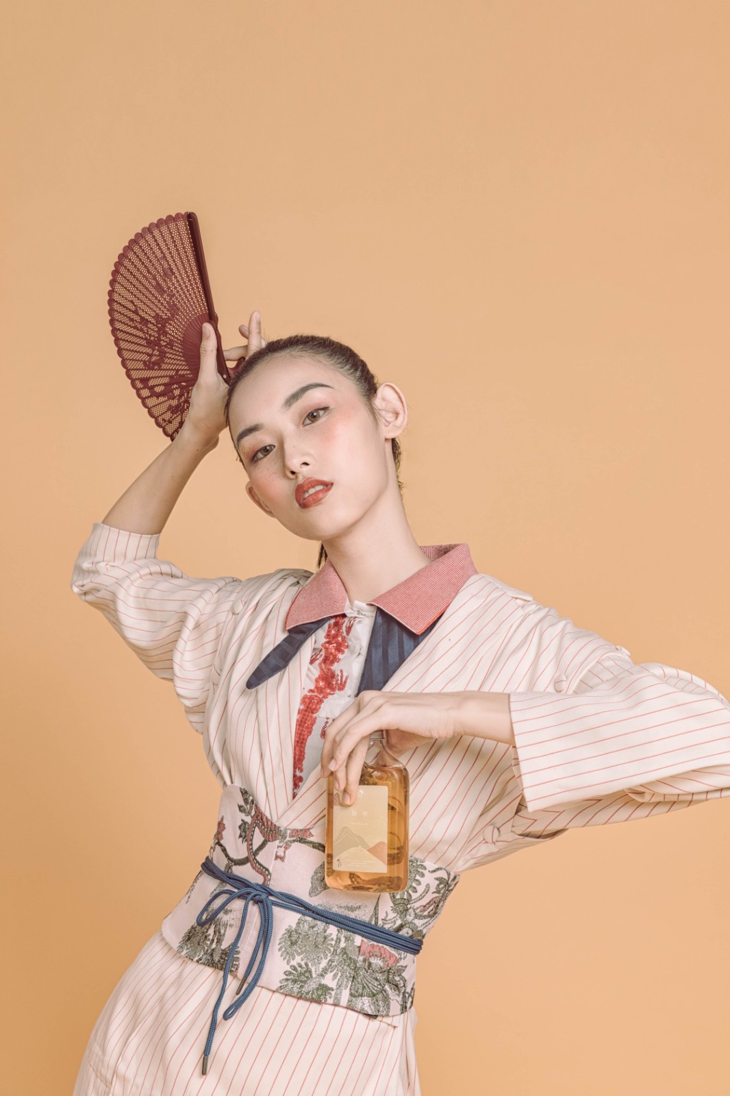 喜茶时装图片,喜茶2019二月新品