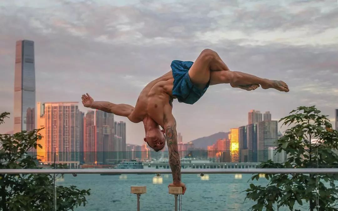 男神“衣架子”身材大揭秘，原来是每天坚持瑜伽，力量升级不得了