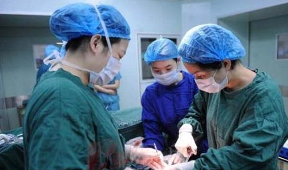 26岁孕妇被剖腹取婴离世,女子怀孕28周剖腹产出11个孩子