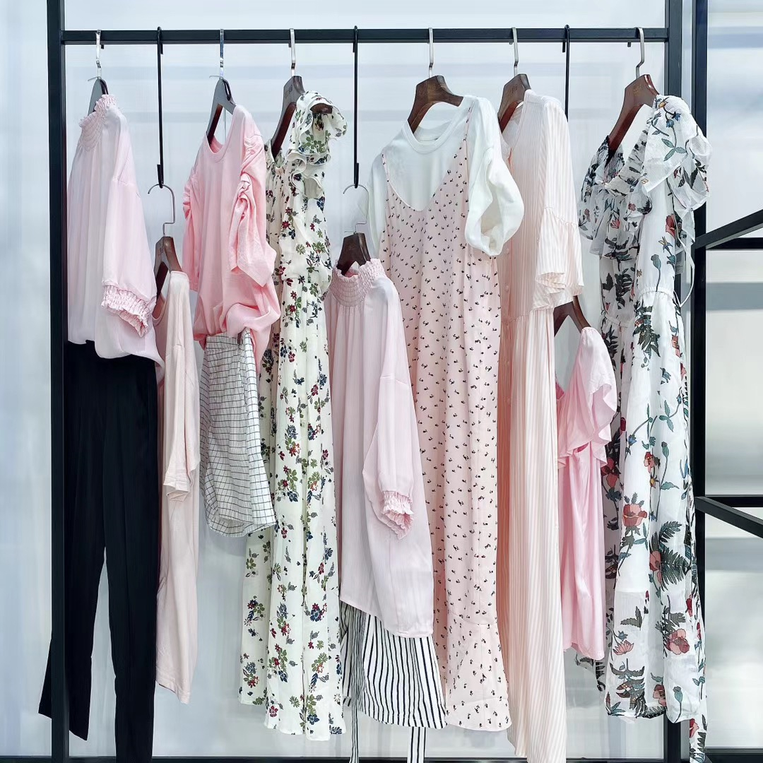 欧时力精品女装店铺,高端品牌欧时力女装库存折扣店