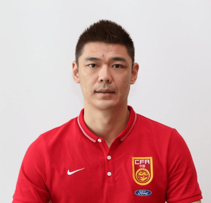 门将颜骏凌曾诚王大雷,中国足球最佳门将曾诚颁奖