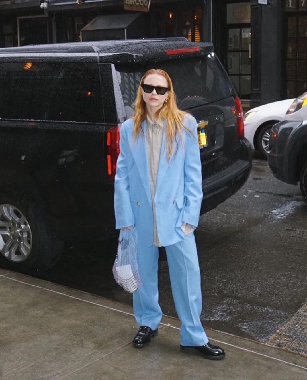 一套西装又正式又休闲,30-35岁女性春季穿搭西装