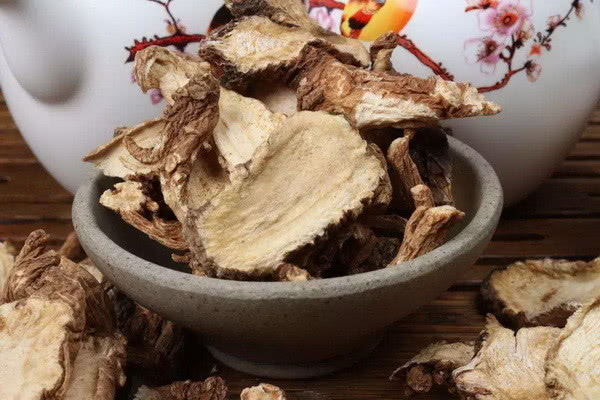 宫寒痛经者平时忌食哪些食物,宫寒月经期吃什么对身体好