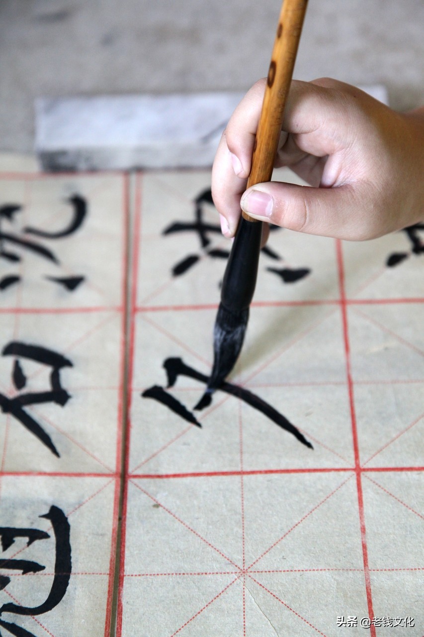 毛笔中锋侧锋偏锋是什么意思,书法的中锋侧锋和偏锋的运笔方法