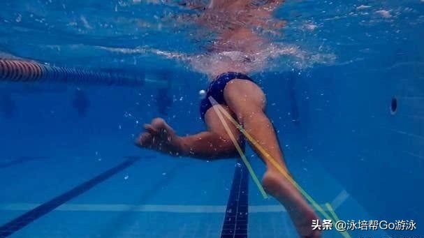 游泳腰髋如何发力,游泳腰腹发力正确方法