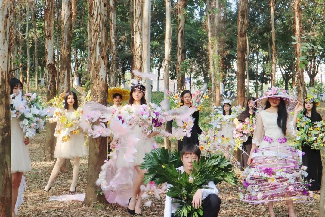 鑺辨湞鑺傝姳浠欏瓙,鑺辨湞鑺傝姳浠欏瓙宸℃父