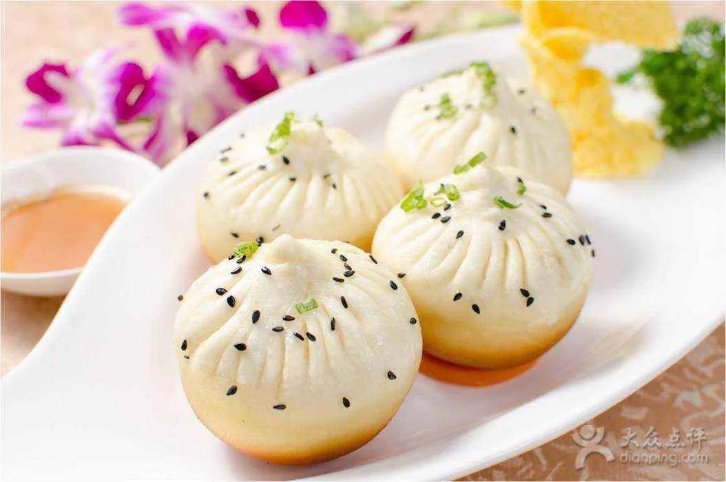 你相信吗？一个30平的面点间，所需要的设备和调料高达上百种！