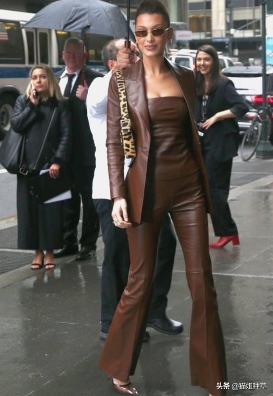 什么皮质的皮衣穿着好看,皮衣如何穿搭秋冬