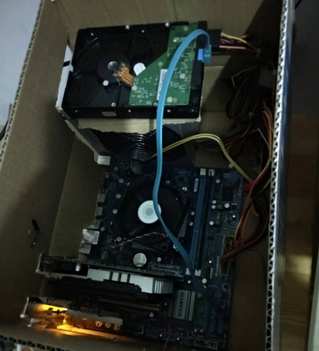 鞋盒可以当机箱么,鞋盒当电脑机箱