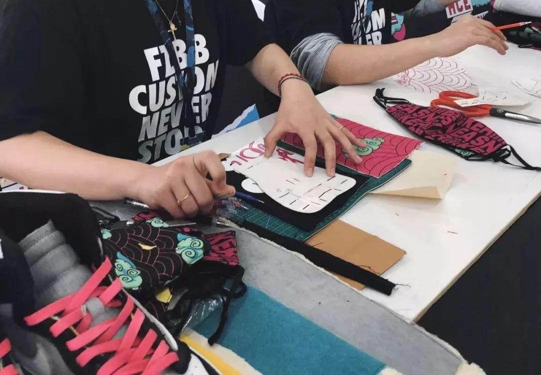 大学生一个月生活费给男朋友买鞋,大学生一个月生活费800可以吗