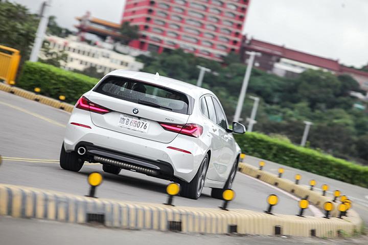 宝马118i2012款和2013款区别,宝马1系2016款118i都市设计套装