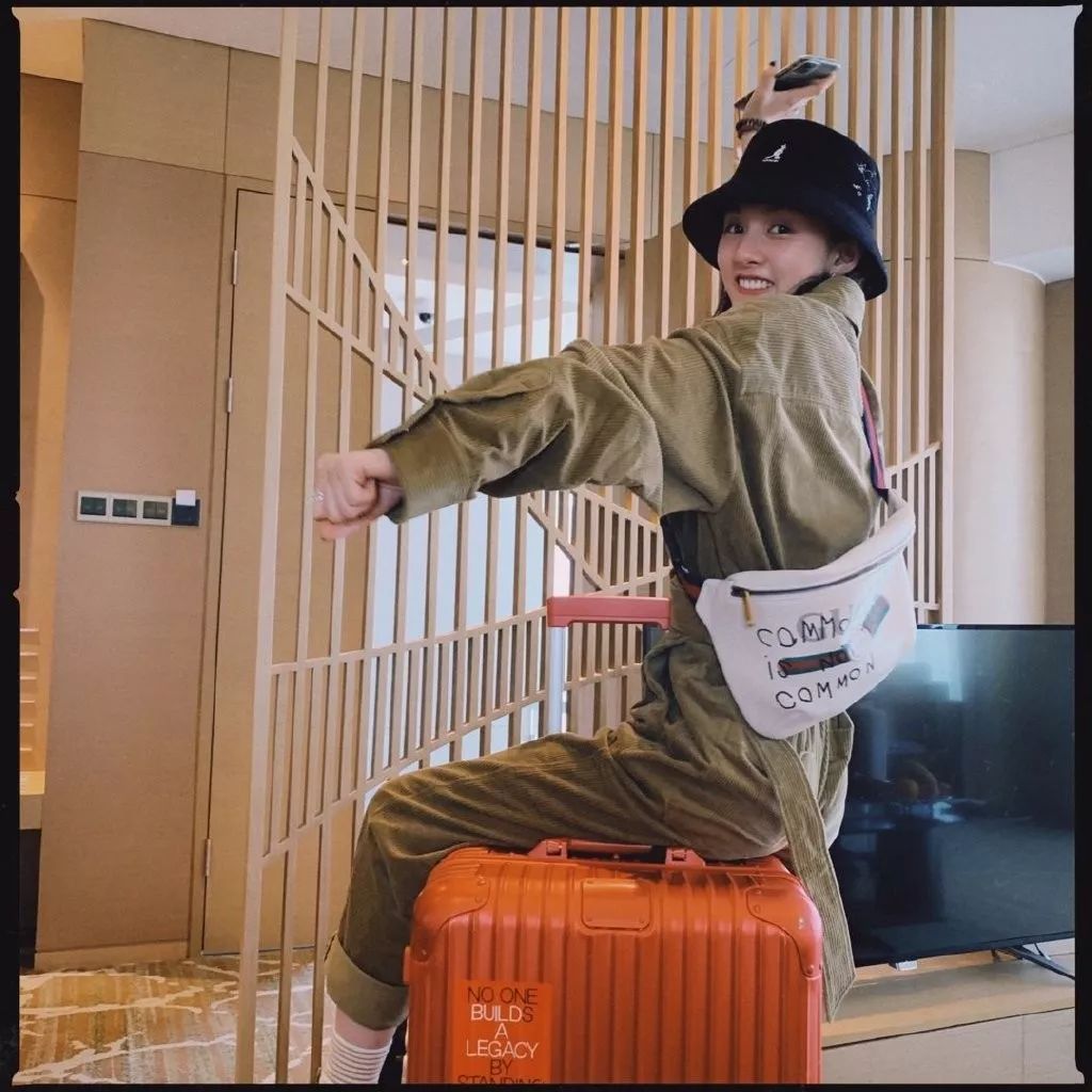 这周女艺人们传来啥潮流尖儿货刘雯我锁了