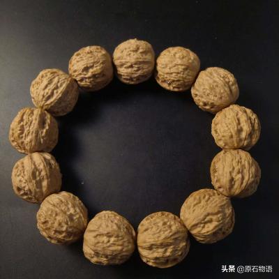 盘了几年的核桃被吃了,盘了很久的核桃被吃了