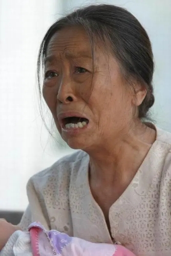 张少华的妈妈什么时候去世的,张少华饰演母亲视频