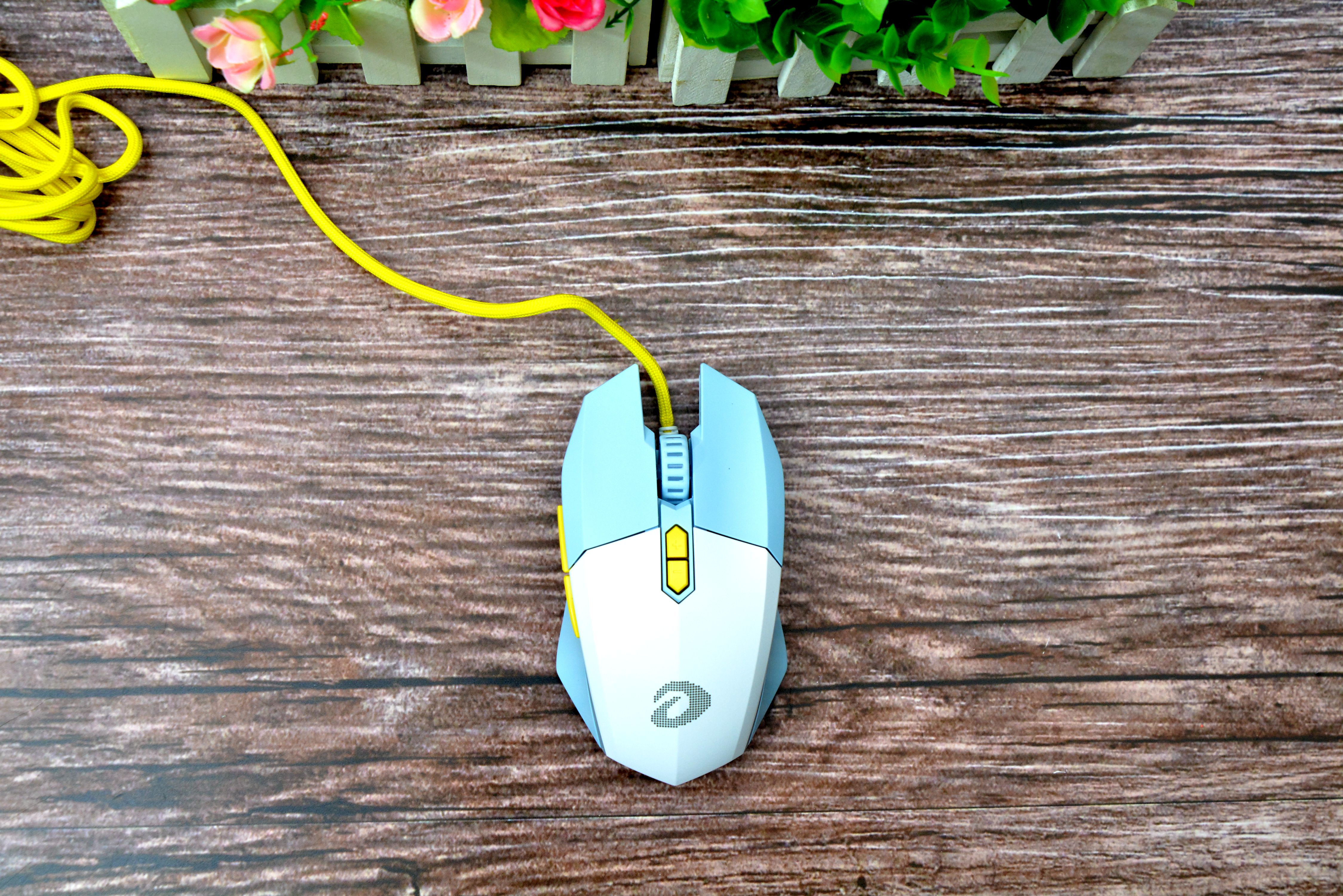 达尔优em910鼠标换微动,达尔优em910鼠标和雷蛇蝰蛇对比