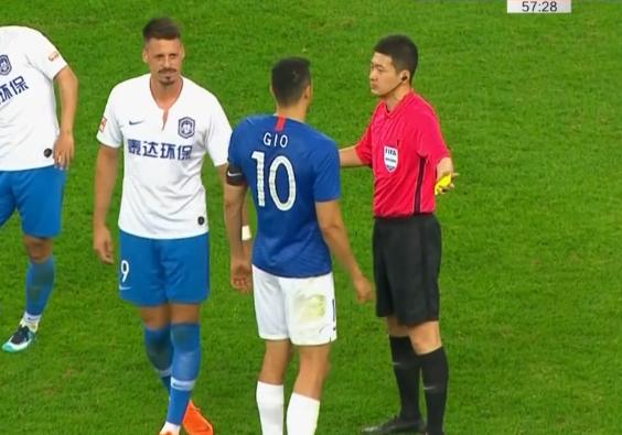 中超再现暴力飞铲天津球员,中超再现离奇失误前锋