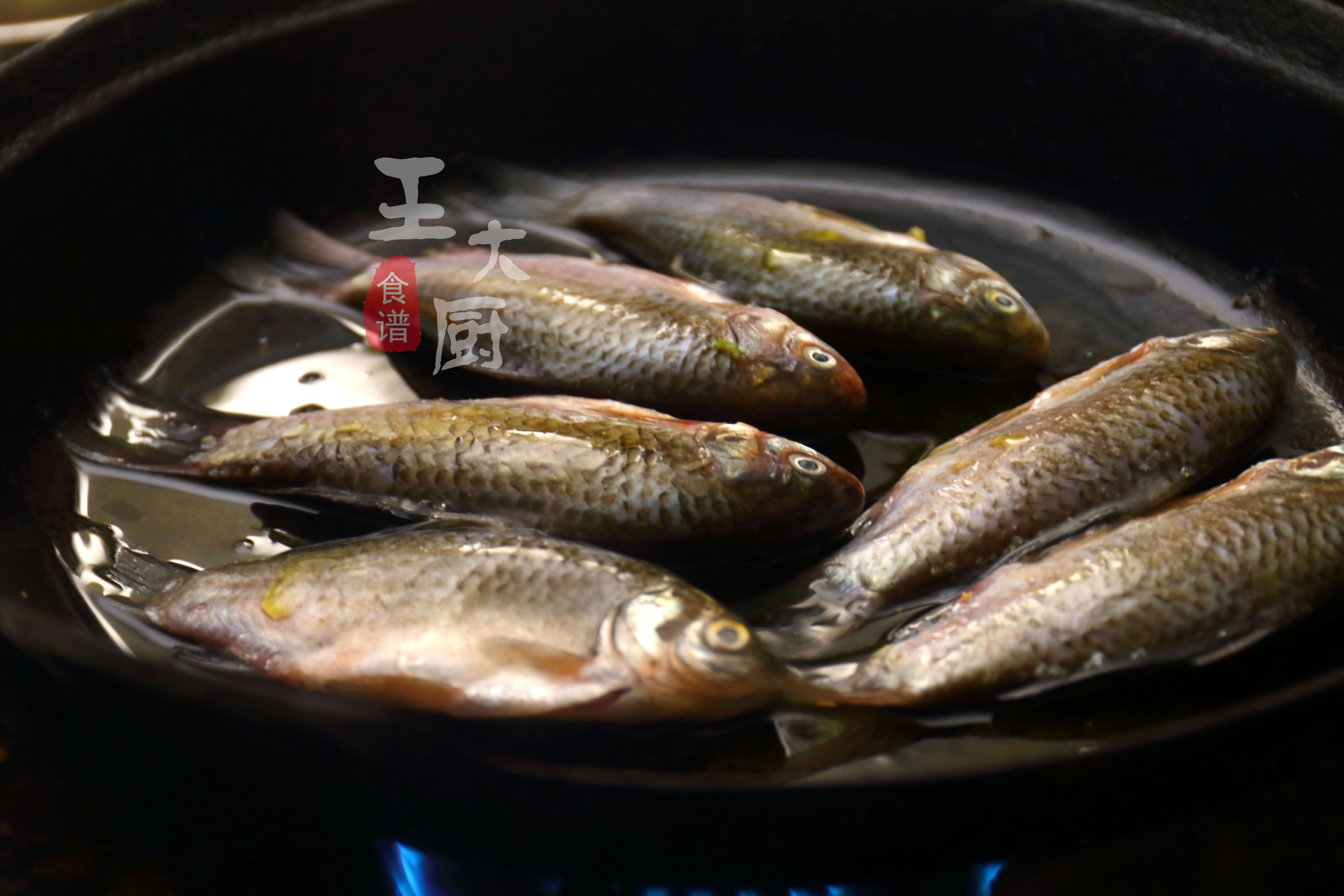 煎鲫鱼最好吃的做法大全家常,怎么煎鲫鱼好吃又简单