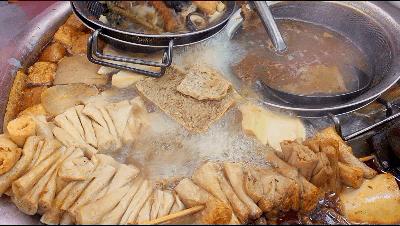 在民德路开了16年的水煮店,花甲肉腰子鸡脚都是心头好|城食19