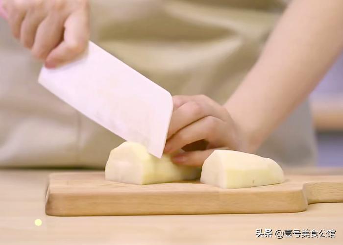 干锅基围虾和花甲土豆的做法,基围虾和土豆豆芽的做法