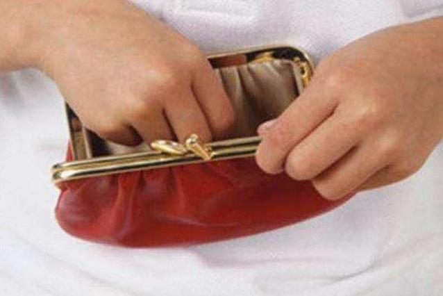 儿子买一袋盐花了50元,儿子买了1袋盐